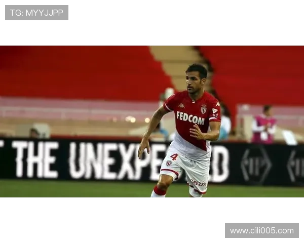 法布雷加斯带领科莫三战全胜荣膺3月最佳教练 法布雷加斯带领科莫三战全胜荣膺3月最佳教练